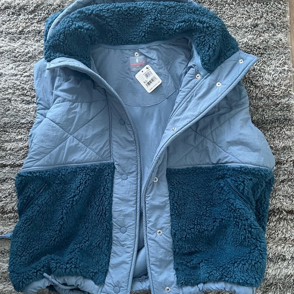 Free people  movement adventure awaits fleece vest - Picture 2 of 3